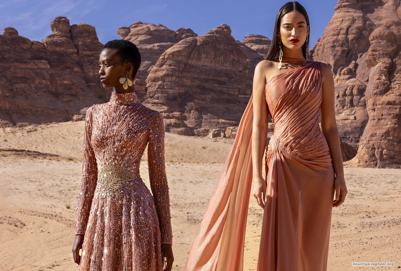 عارضات أزياء عاريات في صحراء المدينة المنورة