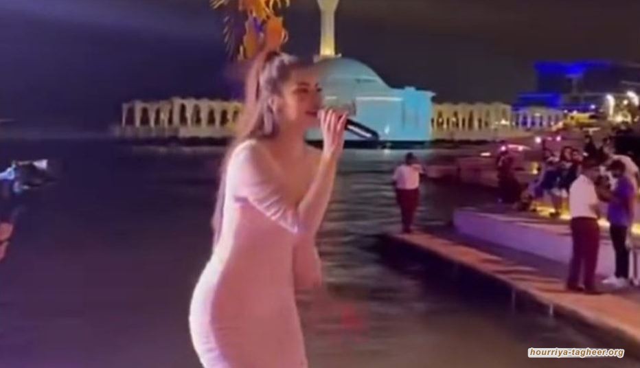 حفل صاخب في ساحة أحد المساجد بالسعودية