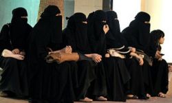 العنف ضد المرأة .. الانتهاك القائم في السعودية وسط تشجيع حكومي