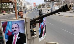 دبلوماسي يمني يحذر الرياض من دعم الانفصال ببلاده