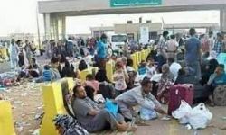 مئات اليمنيين عالقين منذ أيام بمنفذ الوديعة السعودي