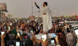 المليارات الخليجية تتدفق على السودان لسرقة ثورته