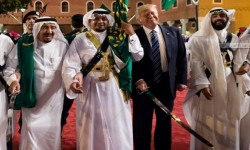 كتاب “نار وغضب”: السعودية أنفقت على رقصة السيف لترامب 75 مليون دولار
