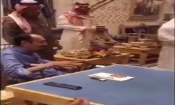 الملك سلمان يلعب "البلوت" مع مستشاريه تاركا شؤون البلاد لإبنه!