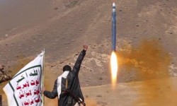 القوة الصاروخية باليمن تعلن استهداف مطار الملك خالد الدولي في الرياض بصاروخ باليستي