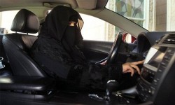 “الشورى” السعودي يرفض توصية قيادة المرأة للسيارة