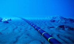 تلميحات إيرانية بستهداف كابلات الإنترنت بمياه الخليج