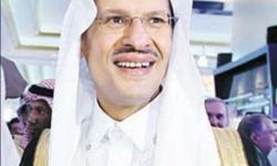 وزير النفط السعودي يتحدى المضاربين ويتأرجح مع انخفاض الأسعار
