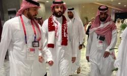 ابن سلمان يتوشح علم قطر بعد ان كانت دولة شريرة