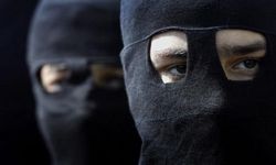 عصابة مسلحة تقتحم متجر وتقتل يمني في الرياض