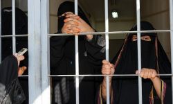 السلطات السعودية المنتهكة لحقوق المرأة تدعو طالبان لـتمكين المرأة