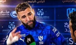 لاعب كرة قدم يحصر الهلال في زاوية