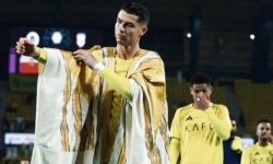 السلطات السعودية تحول نجوم الكرة إلى أدوات لتبييض صورتها