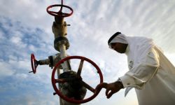 "الدولية للطاقة": التاريخ لن يغفر لآل سعود سماحهم بانهيار النفط
